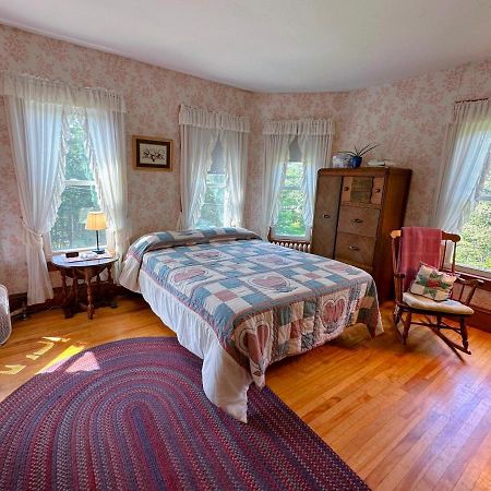 Private 2 Bedrooms And 1 Bathroom In Grand Victorian Home In The Heart Of The Whiite Mountains! Great Host Whitefield Exterior photo